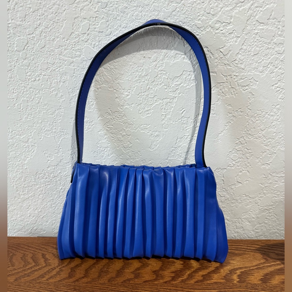 Vera Wang Simply Quilted Faux Leather Handbag New without tags